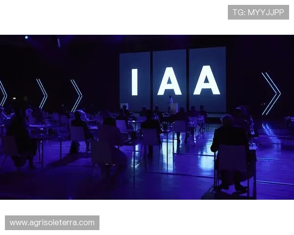 亚星YBL6148型大三轴客车的环保认证与绿色出行倡导 亚星YBL6148型大三轴客车的环保认证与绿色出行倡导